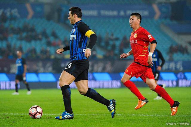 劳尔-希门尼斯头槌破门落泪 墨西哥2-0领先南非